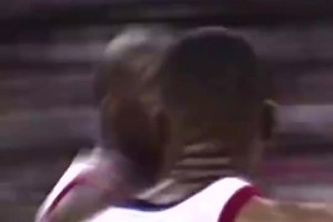 哈登vs韦德，谁是历史第三分卫？球迷制作视频让徐静雨&大史隔空辩论